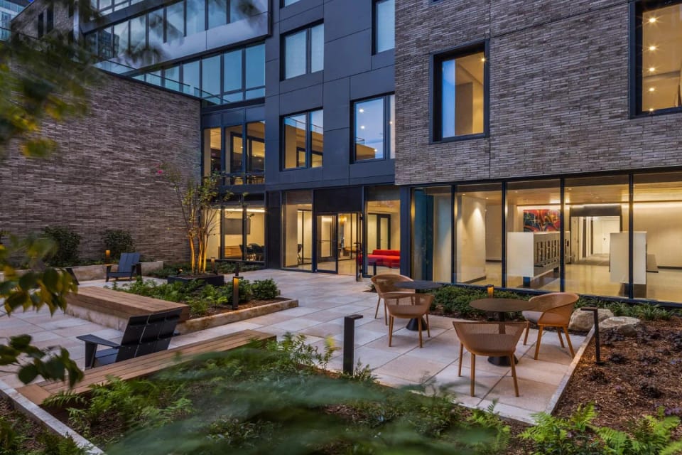 Een balkon met gras, dat is nog eens groen